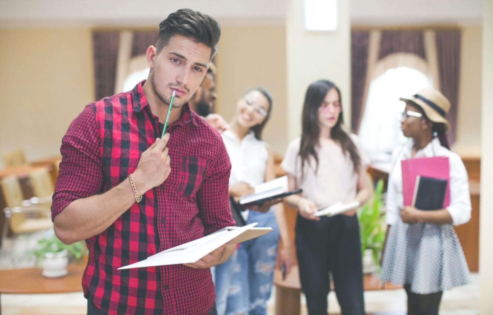 Echipa brynteliora lucrând la soluții simple de bugetare